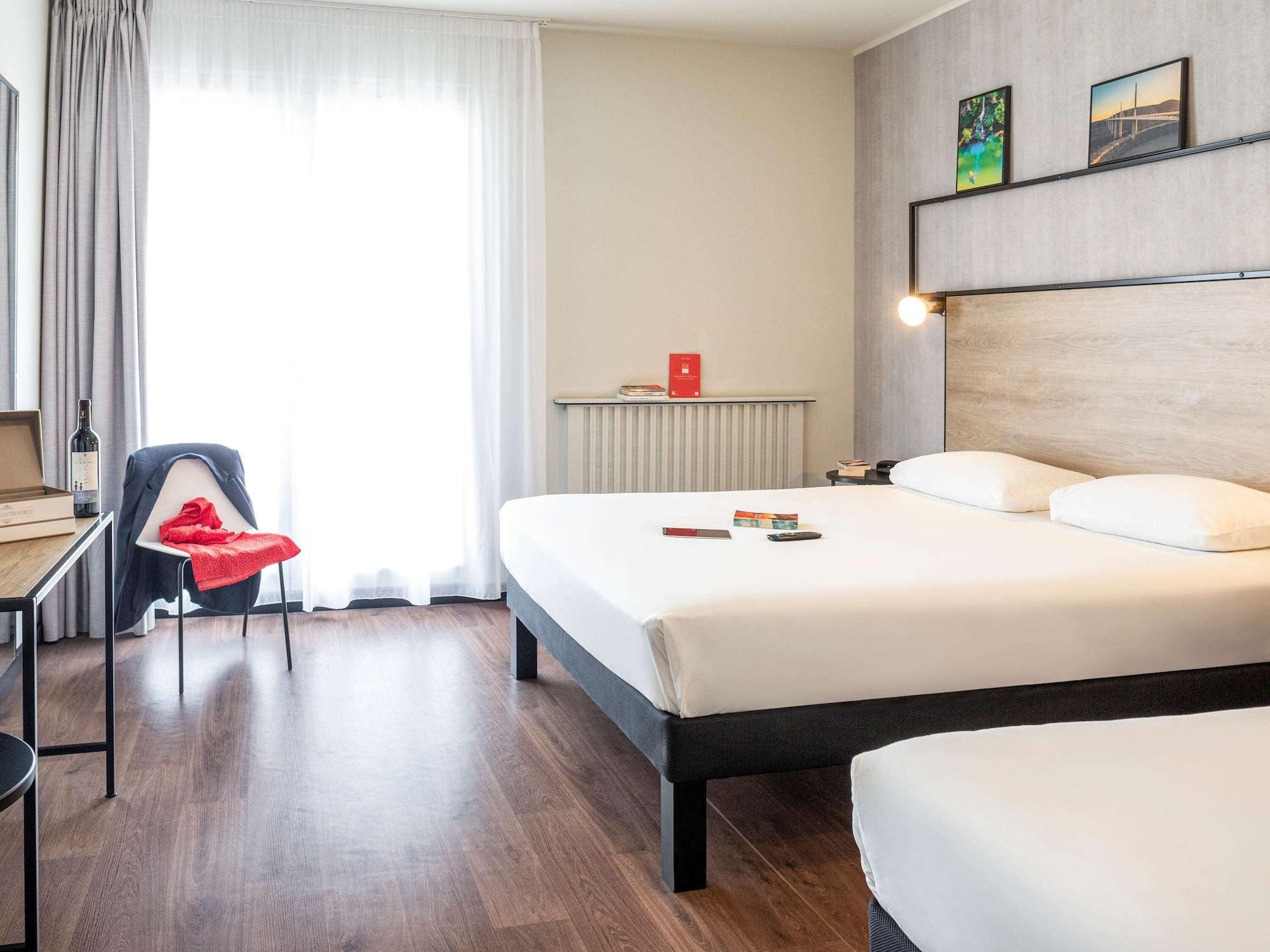 Ibis Centre Millau Hotel Bagian luar foto