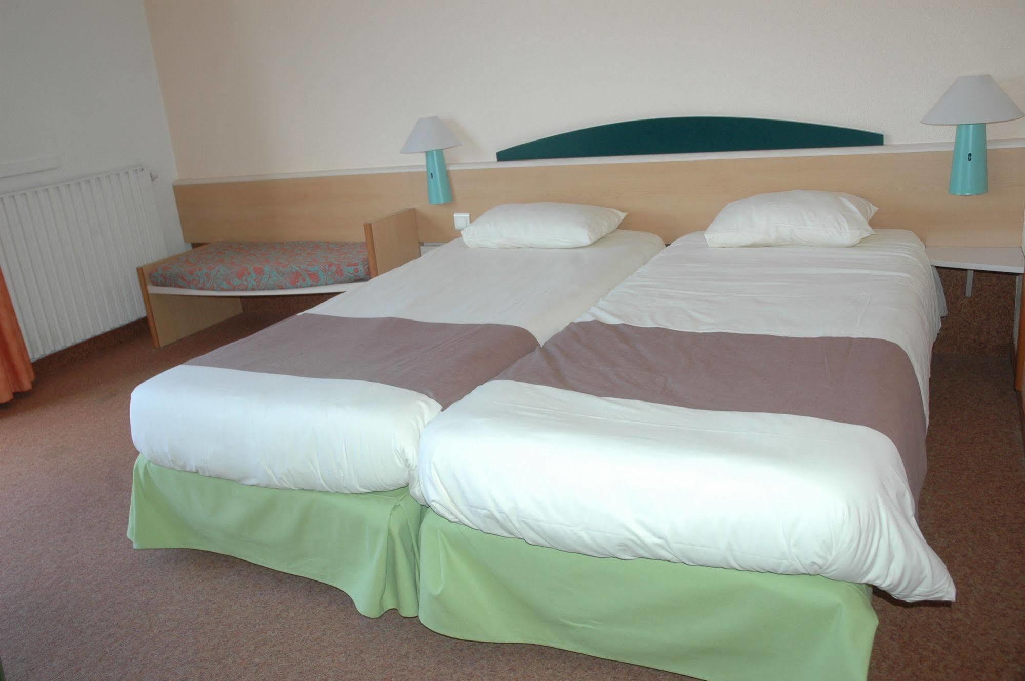 Ibis Centre Millau Hotel Bagian luar foto