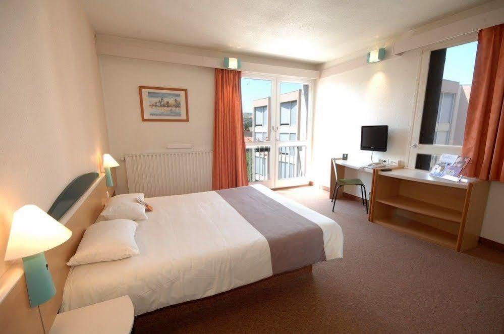 Ibis Centre Millau Hotel Bagian luar foto